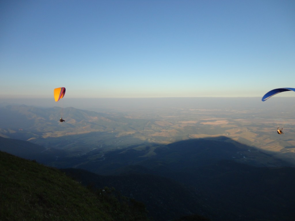 Sobrevoando a Serra da Mantiqueira / Crédito: Ana Elisa Teixeira