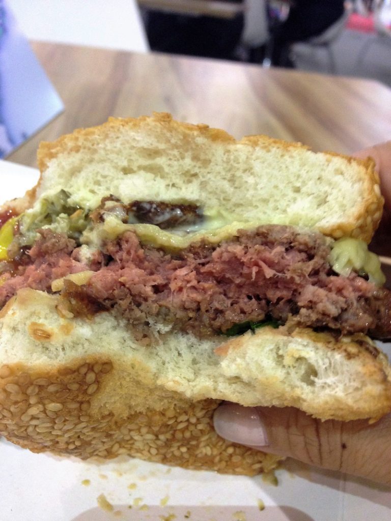 Burger Bovino  / Crédito: Ana Elisa Teixeira